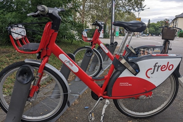 Frelo-Stationen und Ladestationen f�r E-Autos