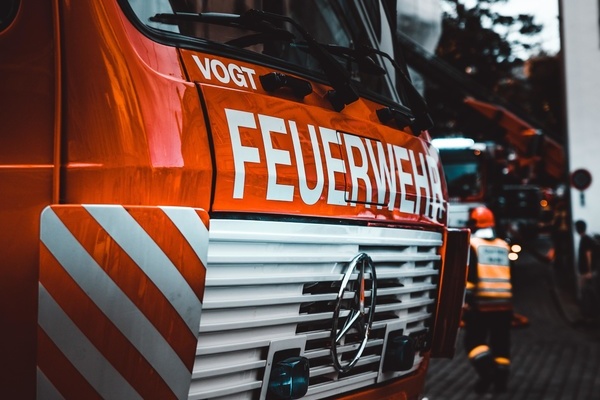 Fahrbahn frei f�r die Feuerwehr